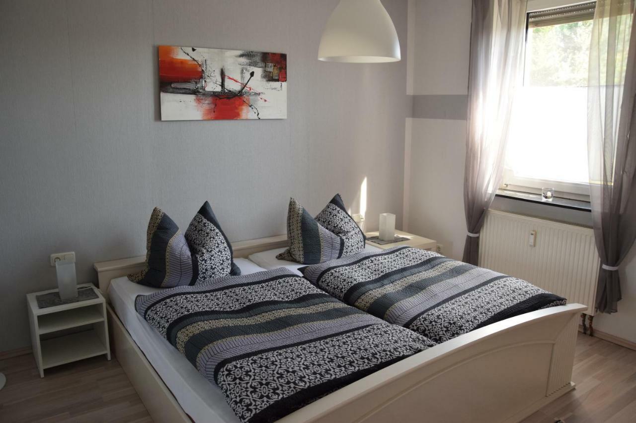 Moderne und sehr gemütliche Ferienwohnung Wattenbach Exterior foto