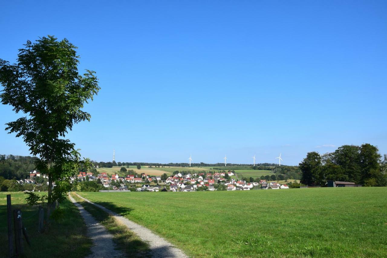 Moderne und sehr gemütliche Ferienwohnung Wattenbach Exterior foto