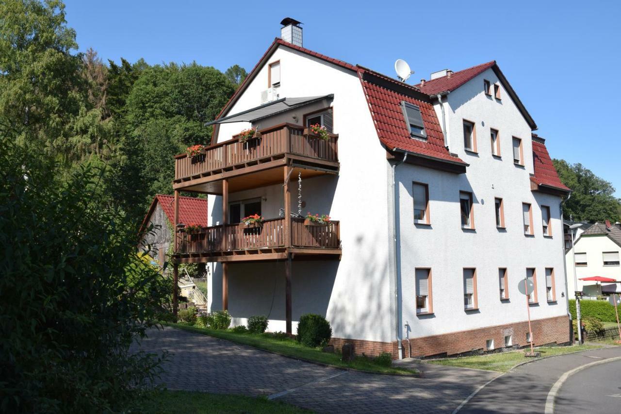 Moderne und sehr gemütliche Ferienwohnung Wattenbach Exterior foto